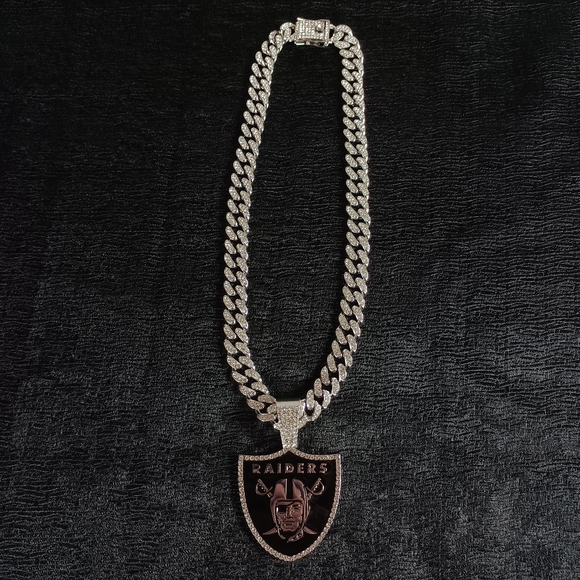 NFL Las Vegas Raiders 20 Inch Necklace Pendant Cuban Chain Link Football Jewelry - Picture 3 of 6